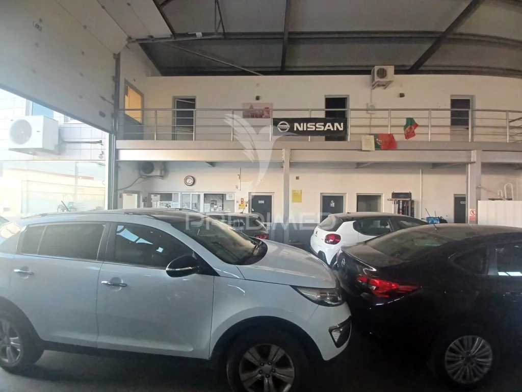Garage - Equipped Workshop in Campo Maior Industrial Zone