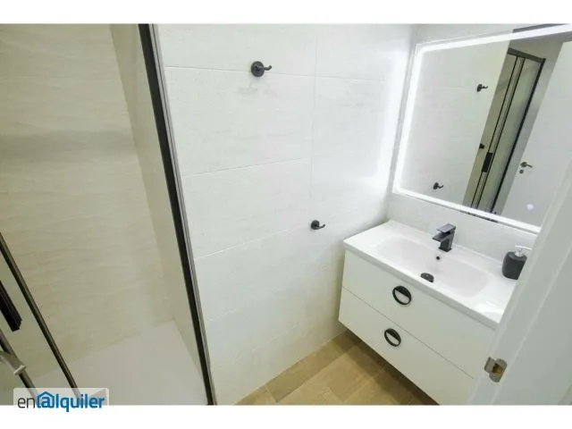 Salles de bain - Coliving Studio with Kitchen in Chamberí