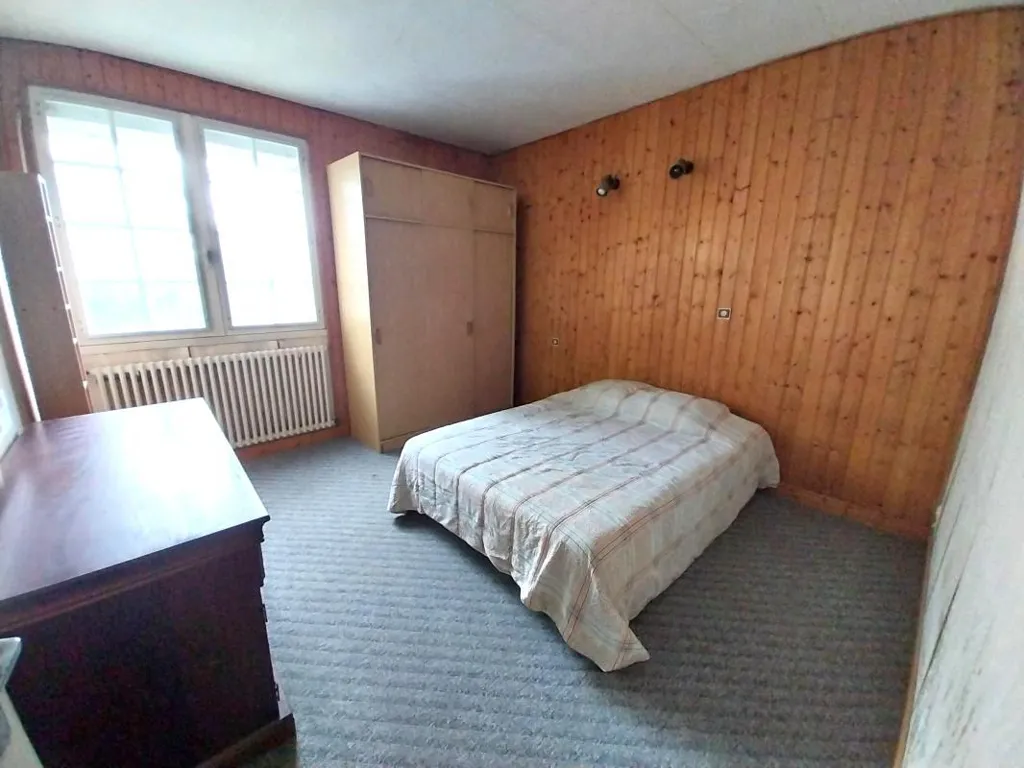 Bedrooms - Spacious House with Garden in Village Centre