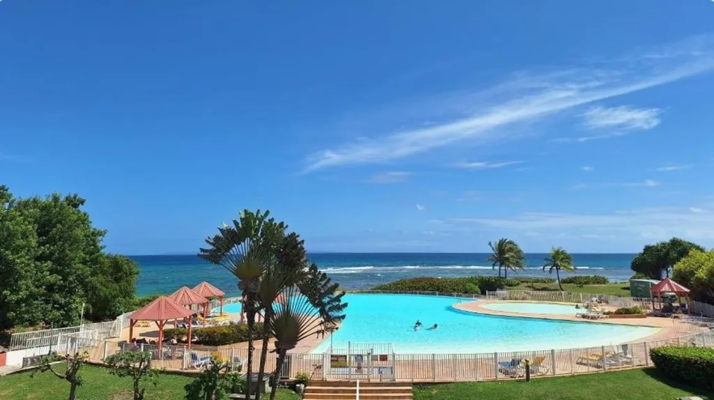 Vue aérienne - Studio Meublé avec Piscine à Saint-François