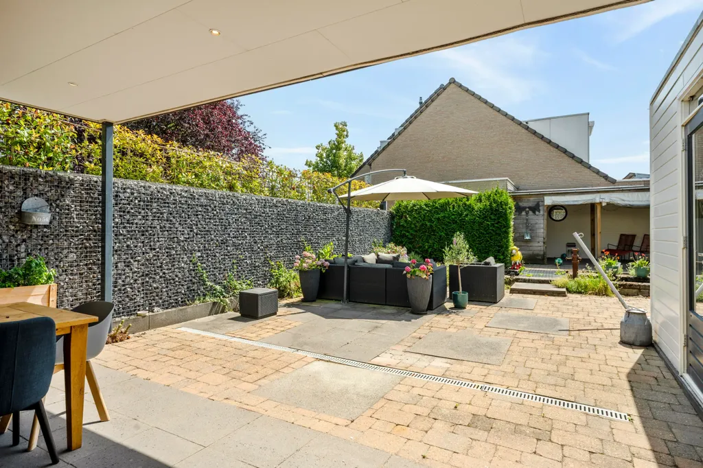 Terrass - Spacious House with Deep Garden in Born