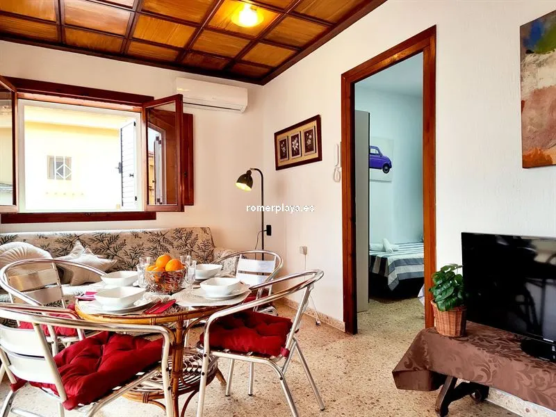 Salle à manger - Chalet with Seafront Patio in Piles