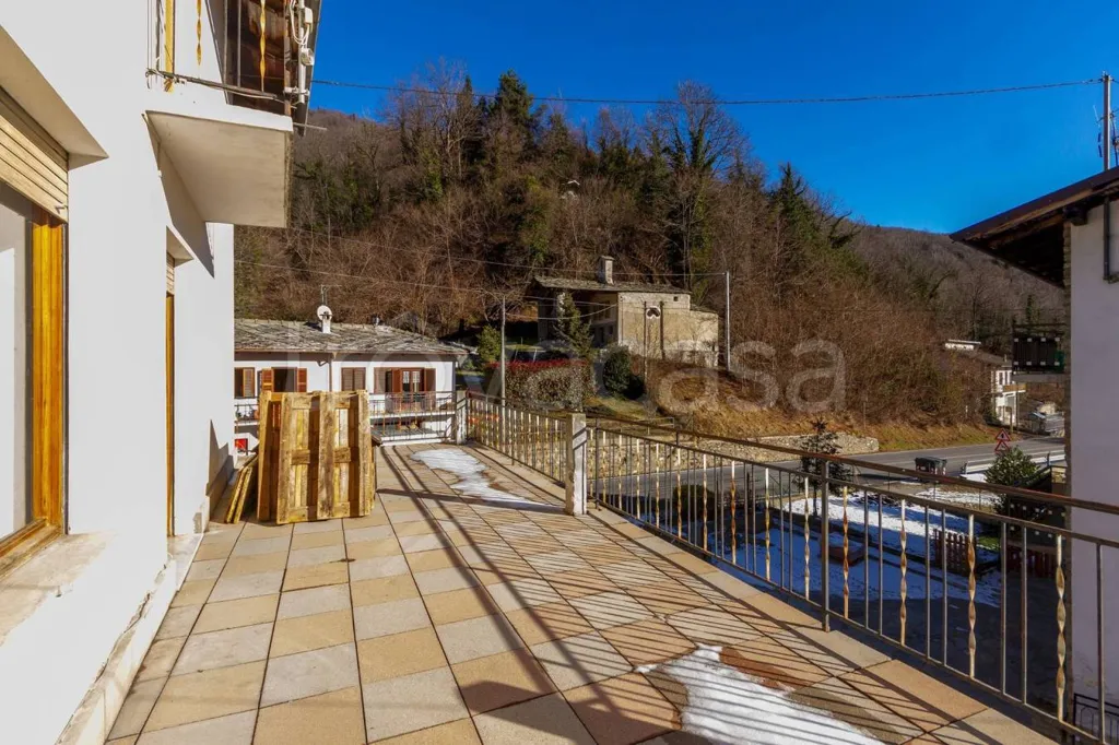 Terrasse - Detached House with Three Garages in Frassino