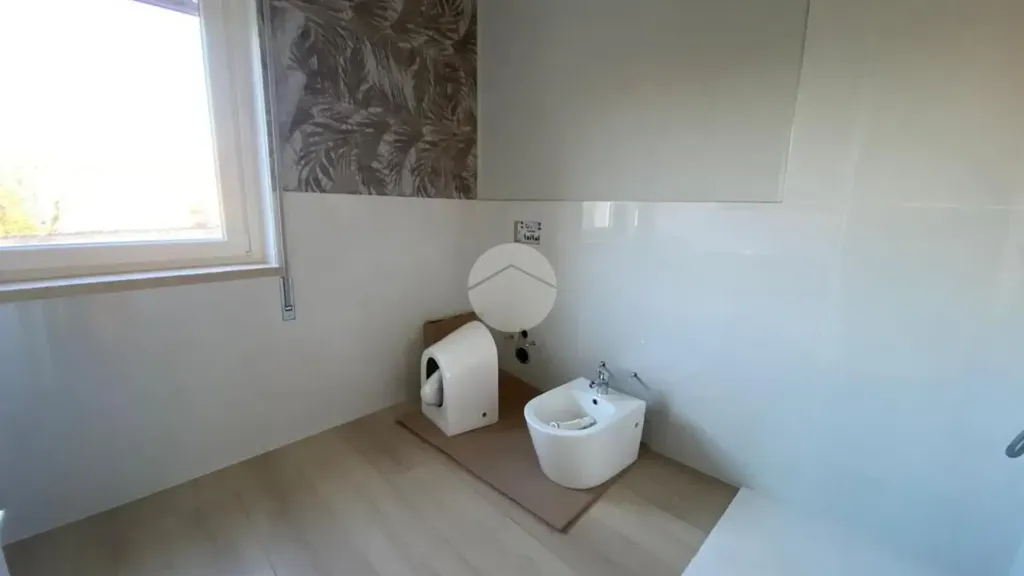 Salles de bain - Rearranged Apartment with Pool in Lonato