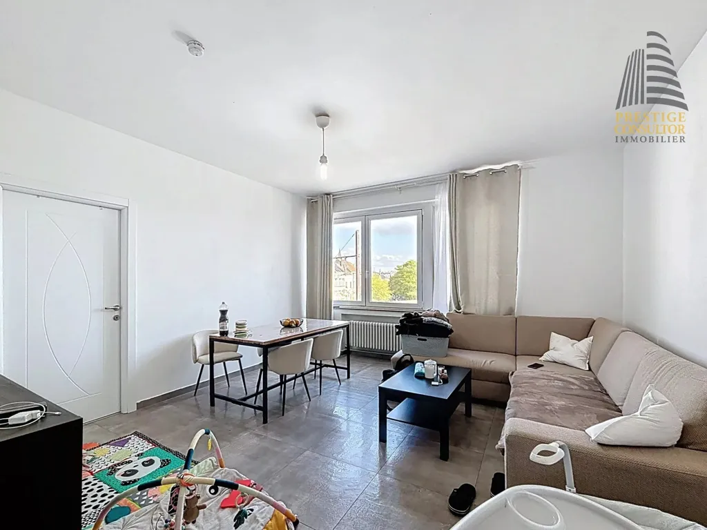 Elutuba - Two-Bedroom Apartment with Terrace in Anderlecht