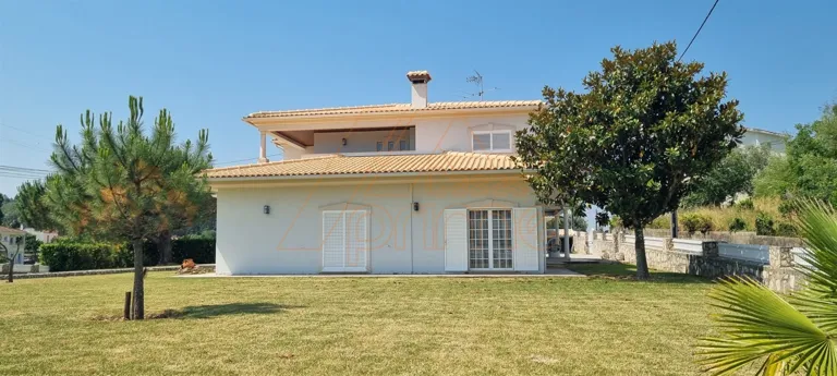House with Pool and Garden View in Coimbra
