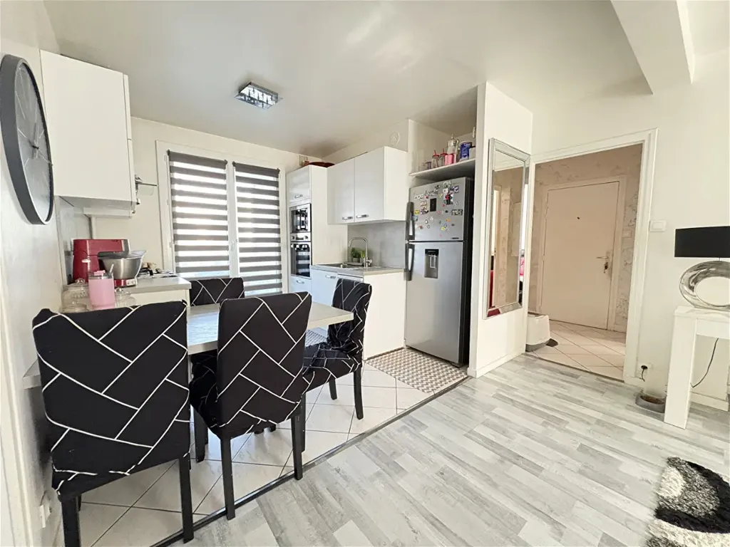 Salle à manger - Appartement Traversant avec Balcon Sud à Domène