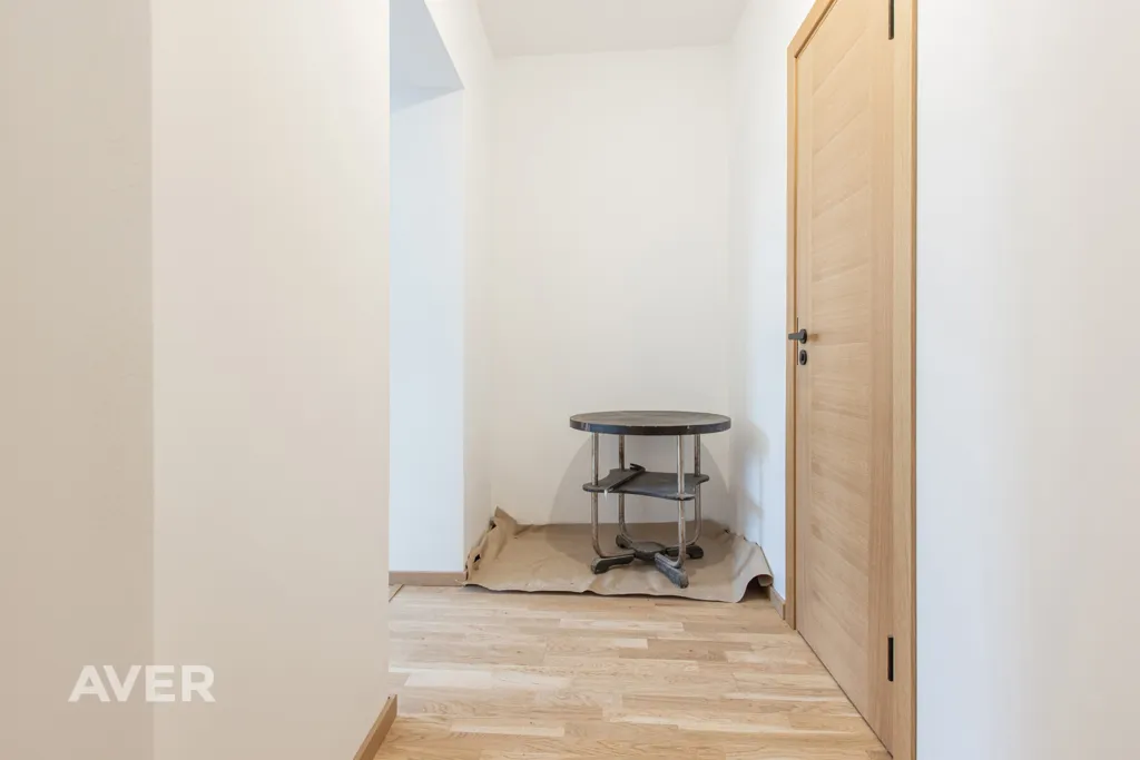 Entrée - Renovated 2-Bedroom Apartment in Riga Centre