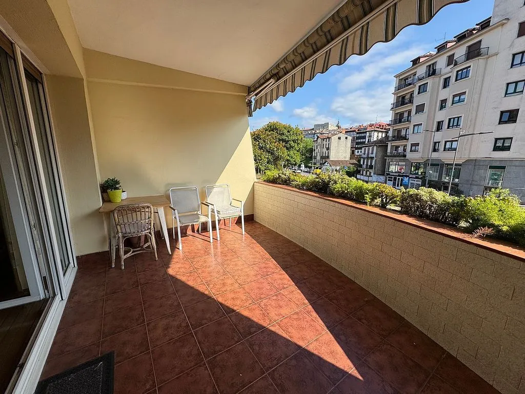Rõdu - Spacious Flat with Terrace in Hondarribia