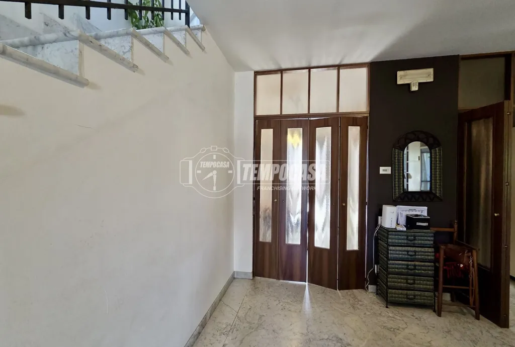 Esik - Rustic Villa with Garden in Castagnola, Massa
