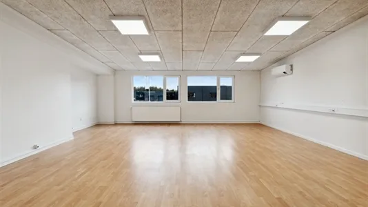 Stanze - Office Space with Good Natural Light in Odense SØ