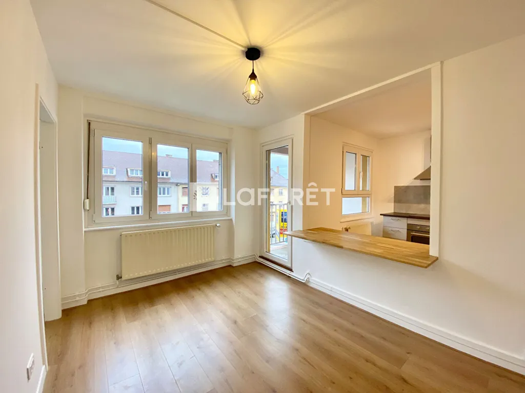 Séjour - Appartement Rénové avec Balcon à Strasbourg Neudorf