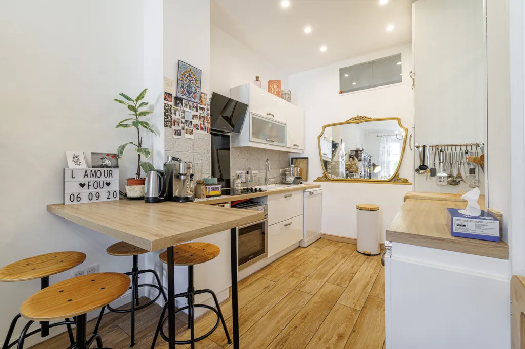 Cuisine - Appartement bourgeois traversant avec balcons à Nice