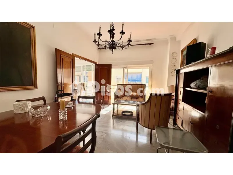 Dining Room - Spacious Apartment with Balcony in Calle Asunción
