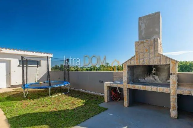 Terrazza - Modern Bungalow with Pool in Ližnjan