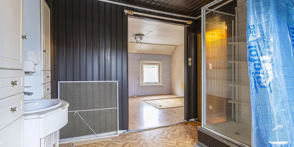 Vannitoad - Renovatable Terraced House with Garden in Mortsel