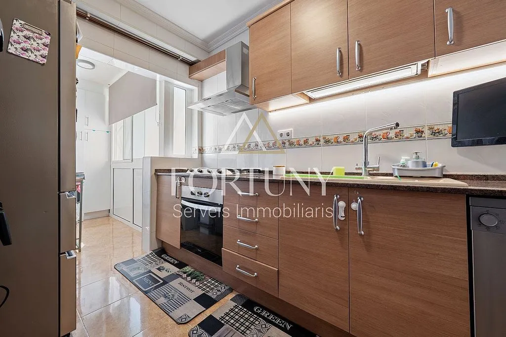 Köök - Apartment with Balcony in La Granja, Tarragona
