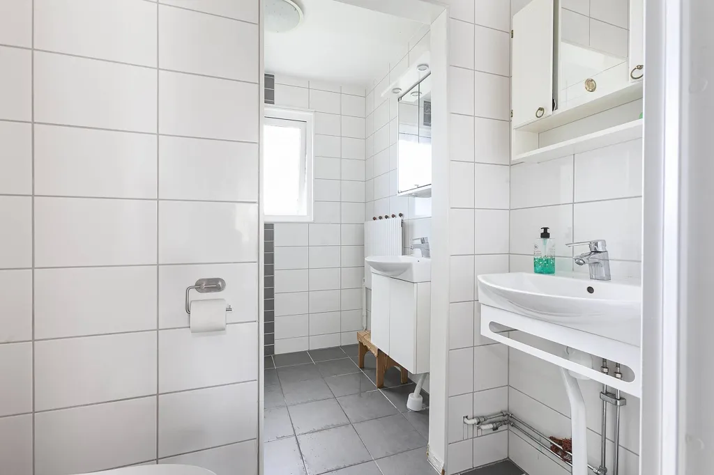 Salles de bain - Apartment with South-Facing Balcony in Helsingborg
