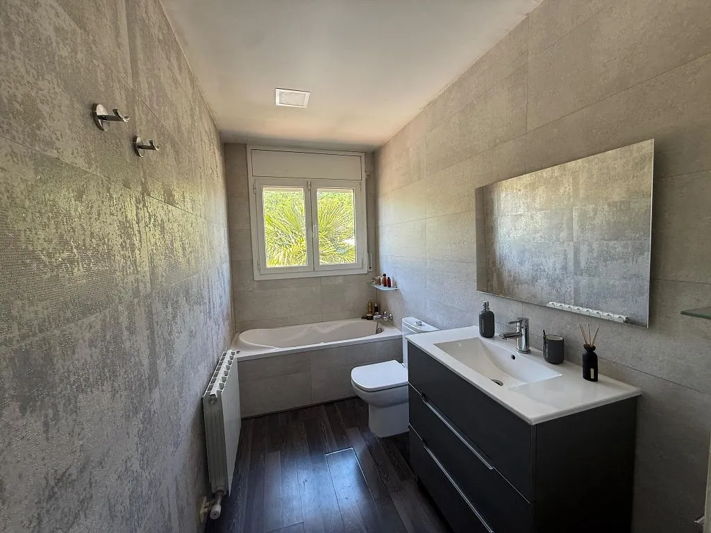 Salles de bain - Chalet with Pool and Terrace in Gurb