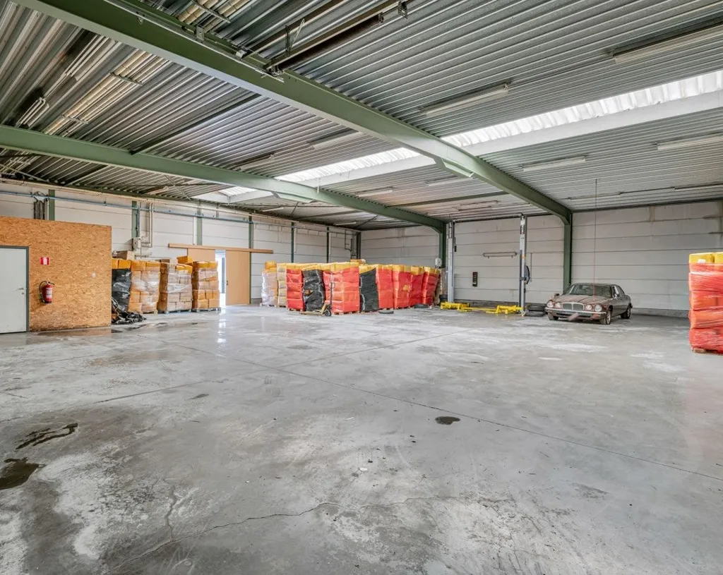 Garage - Local Commercial avec Toit en Verre à Meulebeke