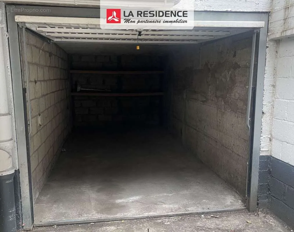 Garage - Box Fermé pour Véhicule à Saint-Cloud