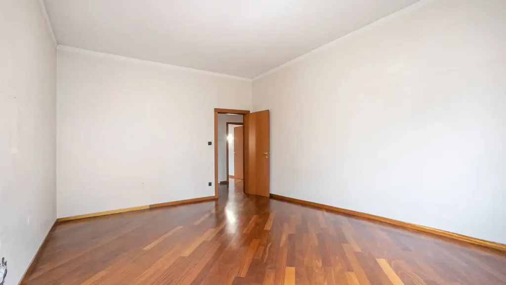 Pièces - Appartement 5 pièces à IT