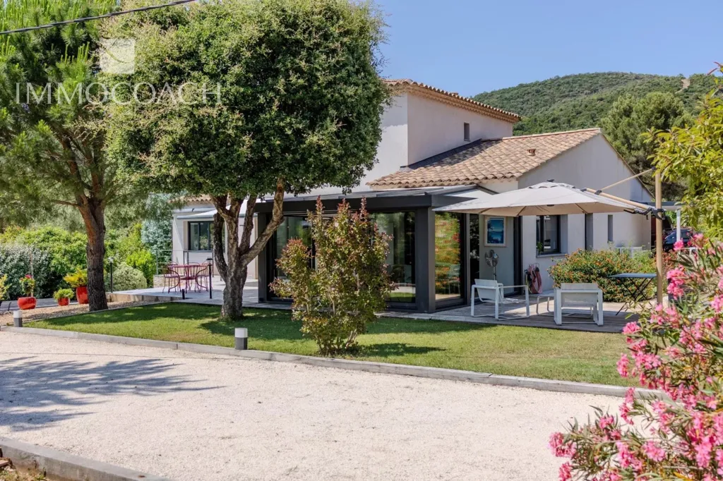 Extérieur - Villa Récemment Construite avec Piscine à Hyères