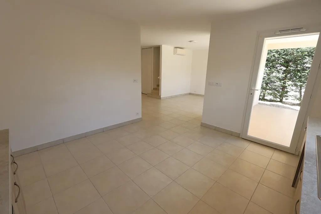 Living Room - Jumelée Villa with Garden in Speracedes