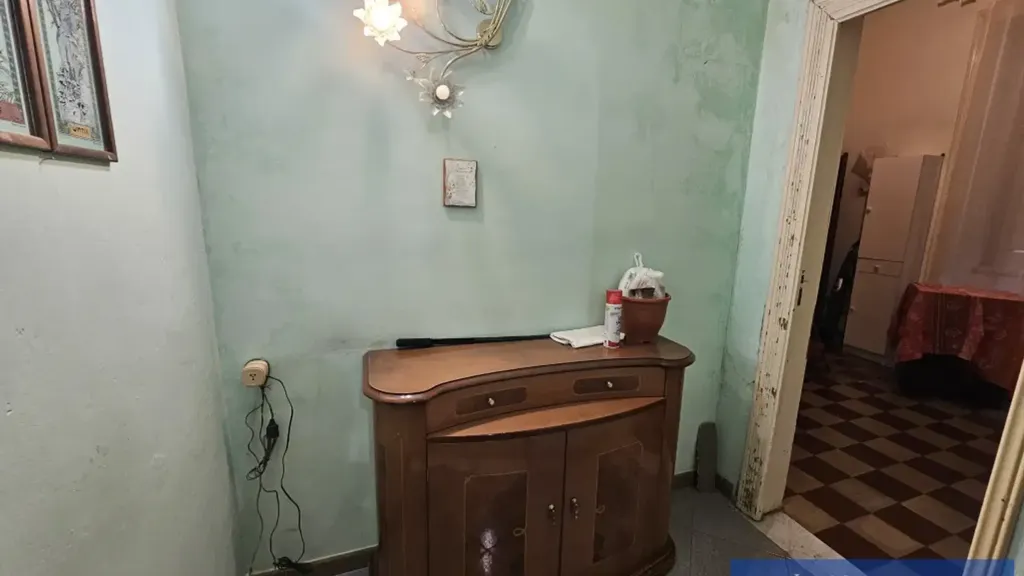 Esik - Ground Floor Apartment with Parking in Enna