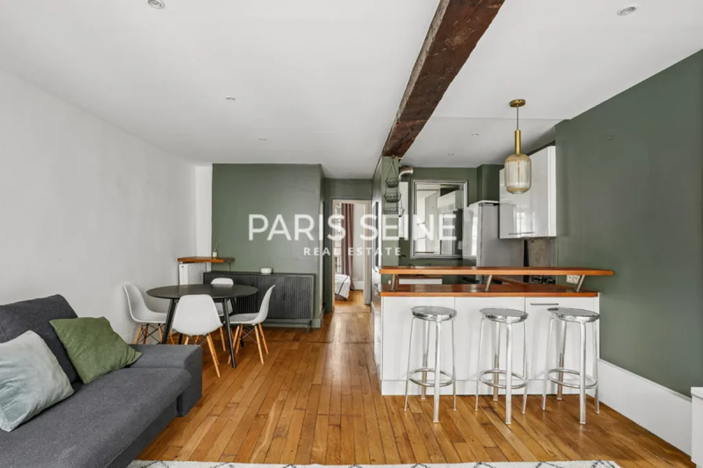 Living Room - Two-Piece Flat with South Exposure near Palais Royal