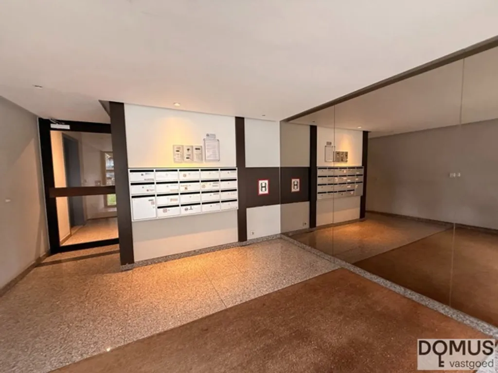 Esik - Apartment with Terrace in Evere