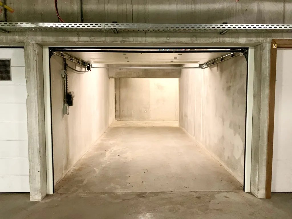 Garage - Appartement Luxueux avec Vue sur le Lac à Overmere