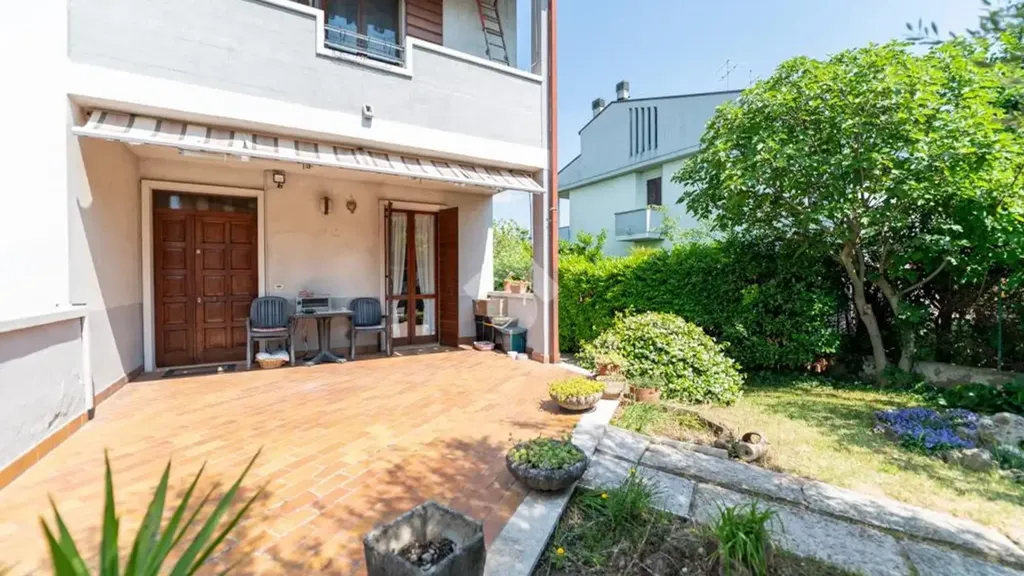 Terrazza - Semi-detached House with Garden in Dossobuono