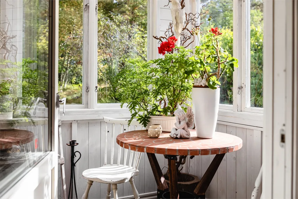 Terrass - Charming Cottage with Private Pier near Katrineholm