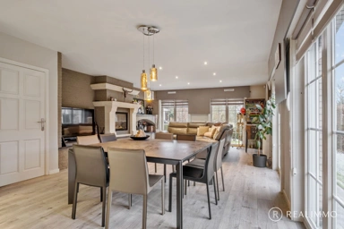 Sala da pranzo - Luxury Villa with Garden View in Waregem