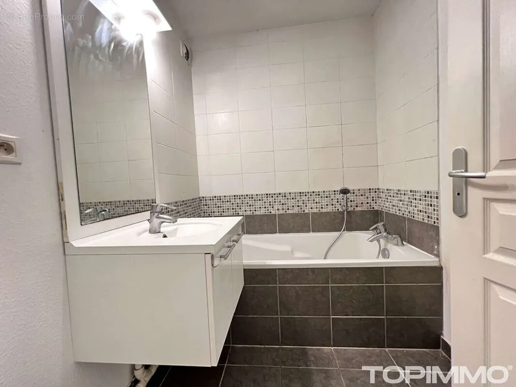 Bagni - 3-Bed Flat with Terrace in City Centre