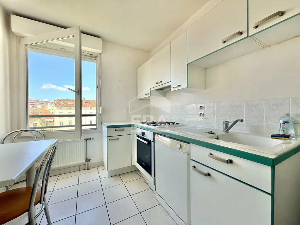 Cucina - Apartment with Balcony in Villeurbanne