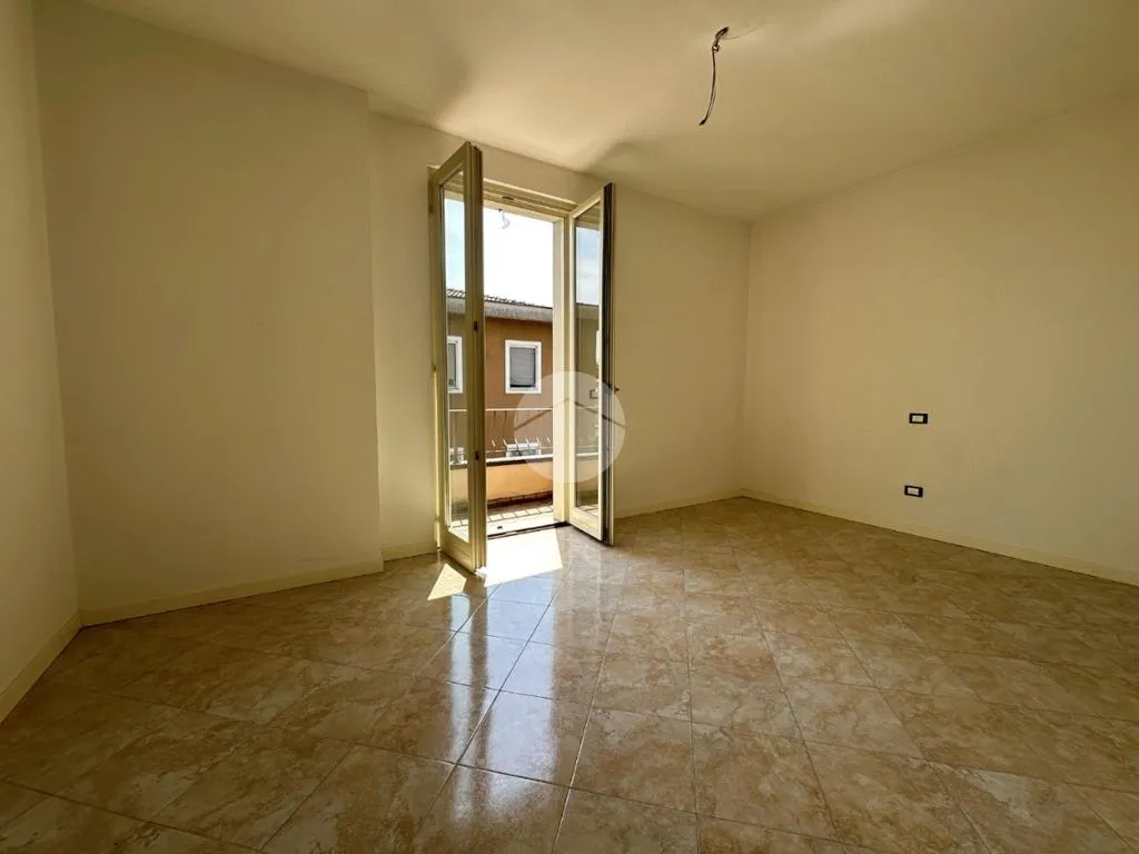 Rooms - Semi-Detached Villa with Garden in Rovato