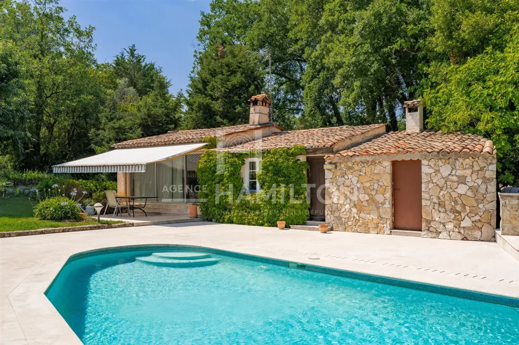 Piscine - Villa Luxueuse avec Piscine à Châteauneuf-Grasse