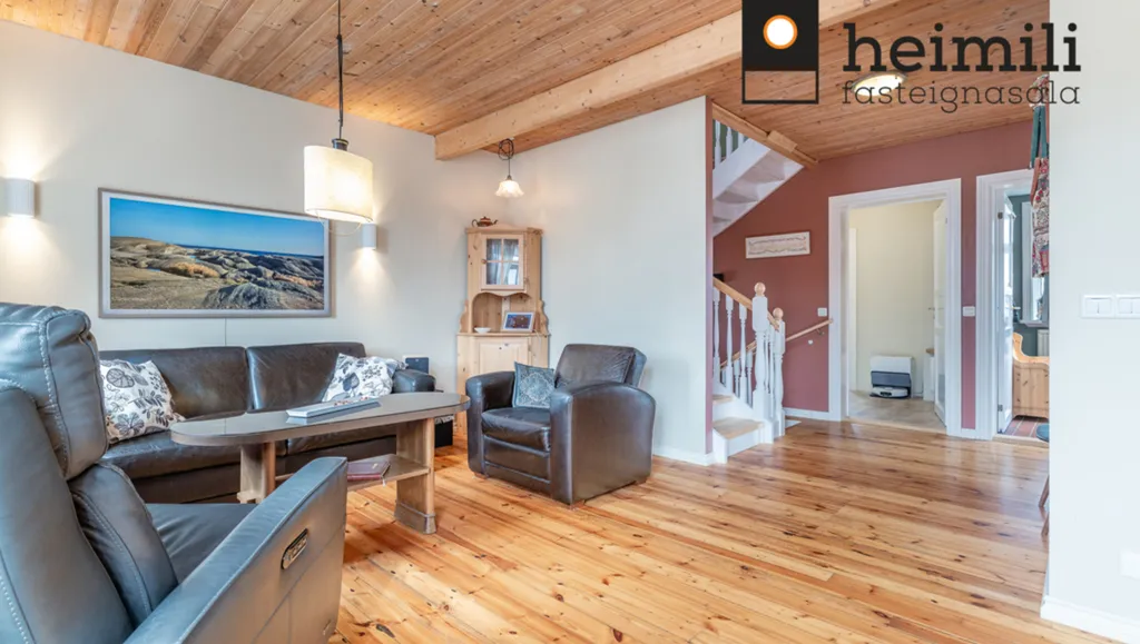 Elutuba - Detached House with Large Garage in Hafnarfjörður