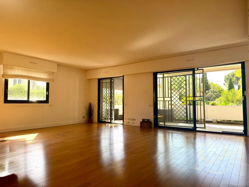 Séjour - Appartement 4 Pièces avec Terrasse Sud à Proximité de la Rue du Commandant Rolland