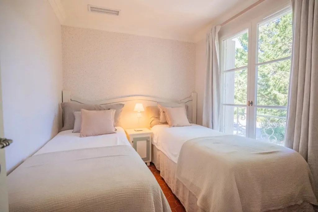 Magamistoad - Charming Villa with Pool in Secure Domain