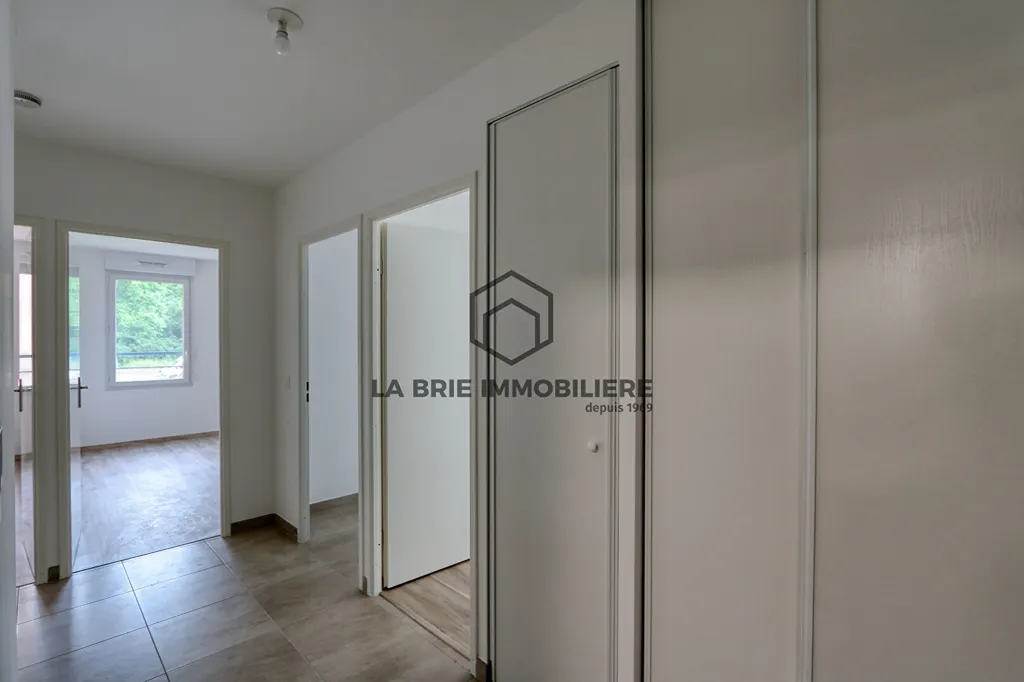 Hallway - Flat with Balcony in Emerainville