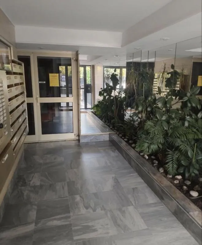Entrée - Studio Meublé avec Vue Jardin à Colombes
