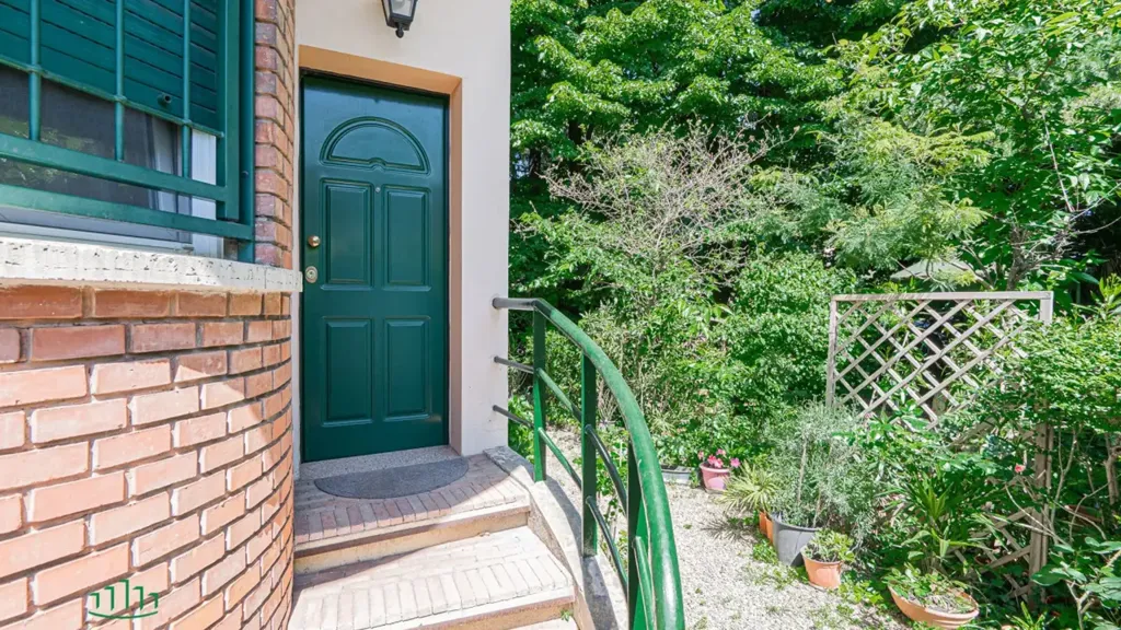 Jardin - Armed Bilocale with Private Patio in Bologna