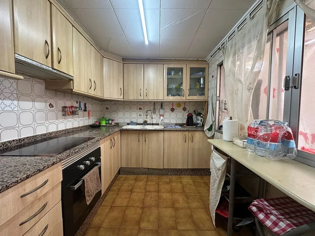 Cuisine - Terraced House with Balcony in Manises Centre