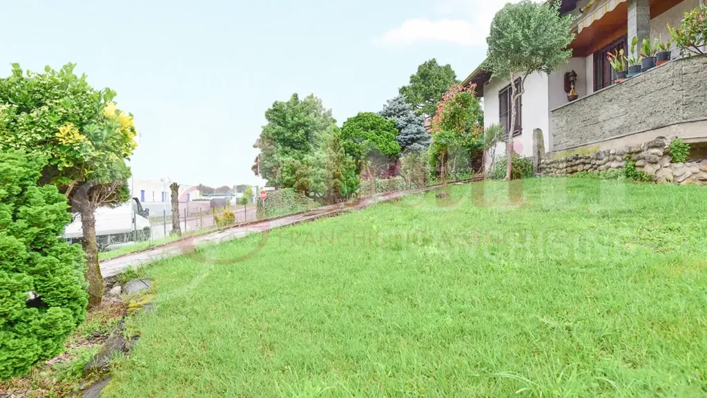 Aed - Villa with Garden in Cantù