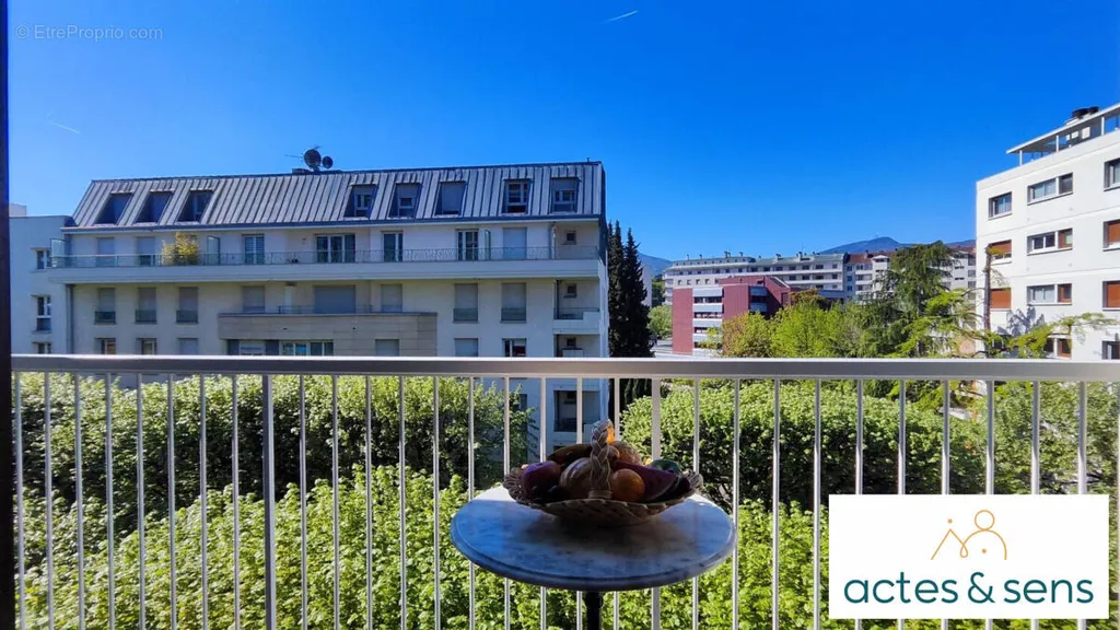 Balcon - Appartement Lumineux avec Balcons à Chambéry