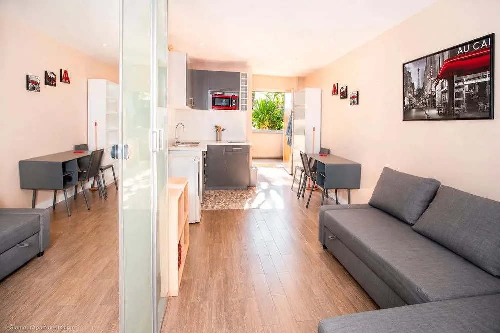 Elutuba - Studio with Balcony and Eiffel View in Paris
