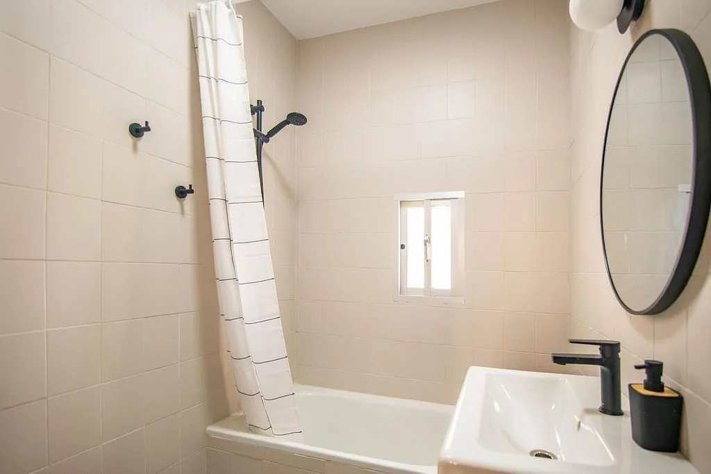 Salles de bain - Reformed House with Sea View in Moclinejo